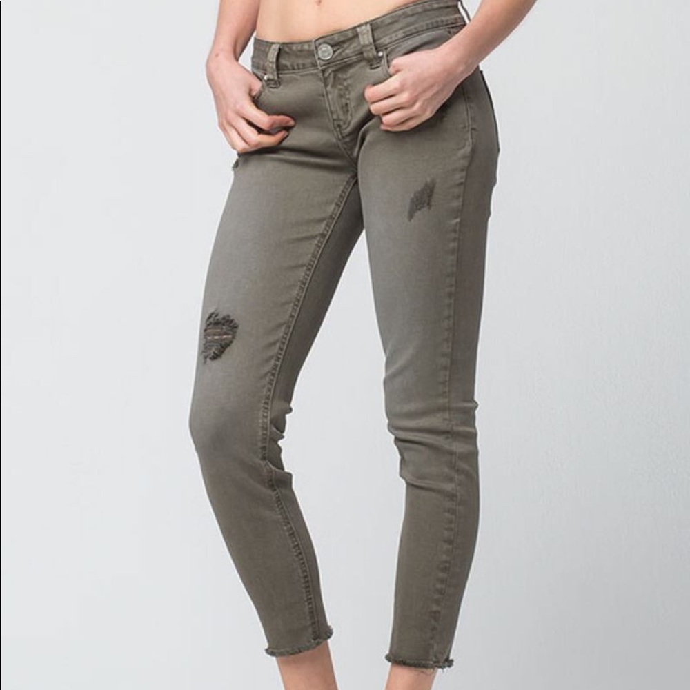 RSQ/Tilly’s olive jeans with Baja ankle ✨NWT